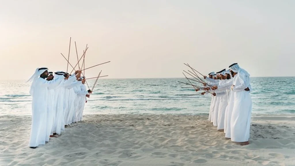 كيف تعكس فنون الأداء التقليدية ملامح الموروث الشعبي في لوحات إبداعية حية؟